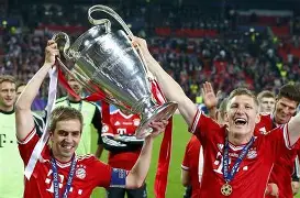 半岛体育-拜仁慕尼黑前锋球员